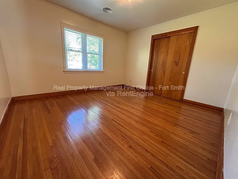 1306 S 41st St — Photo 25