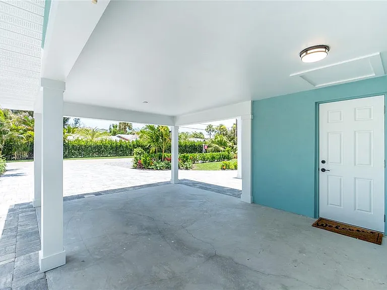 1265 Holiday Dr — Photo 42
