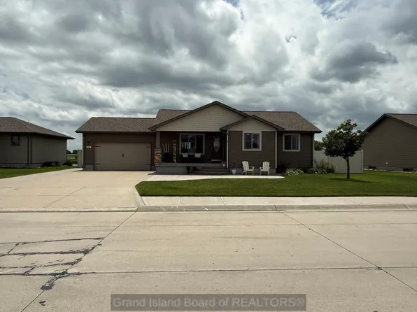 4217 Indiangrass Rd, Grand Island, NE 68803