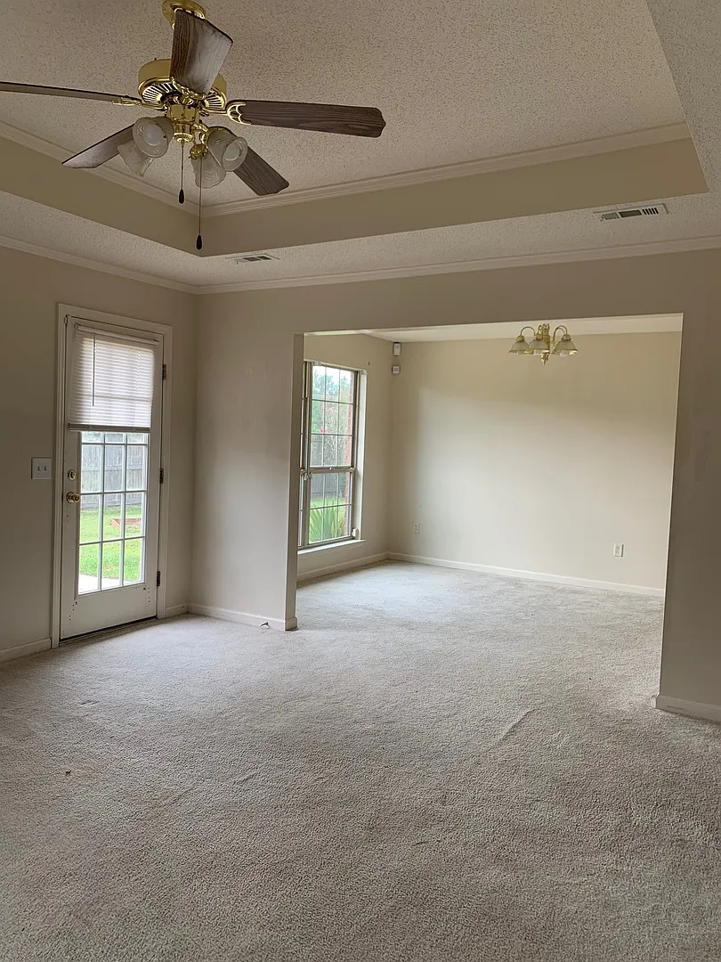 Charming 3-Bedroom Brick Home in Ludowici - Available for Rent — Photo 2