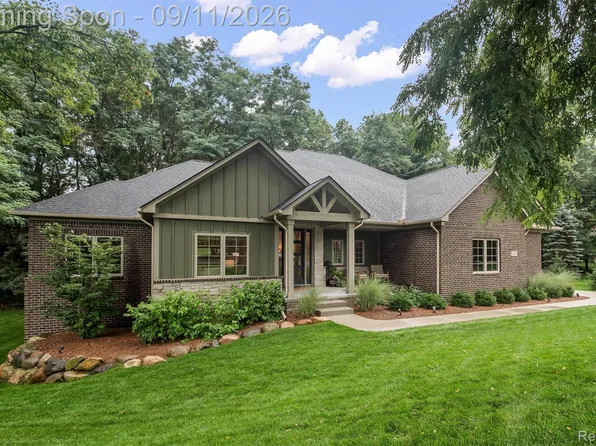 1220 Lacrosse Trl, Oxford, MI 48371