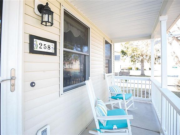 3rd image of 258 Lyndale Ave