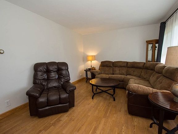 4th image of 55414 Barksdale St