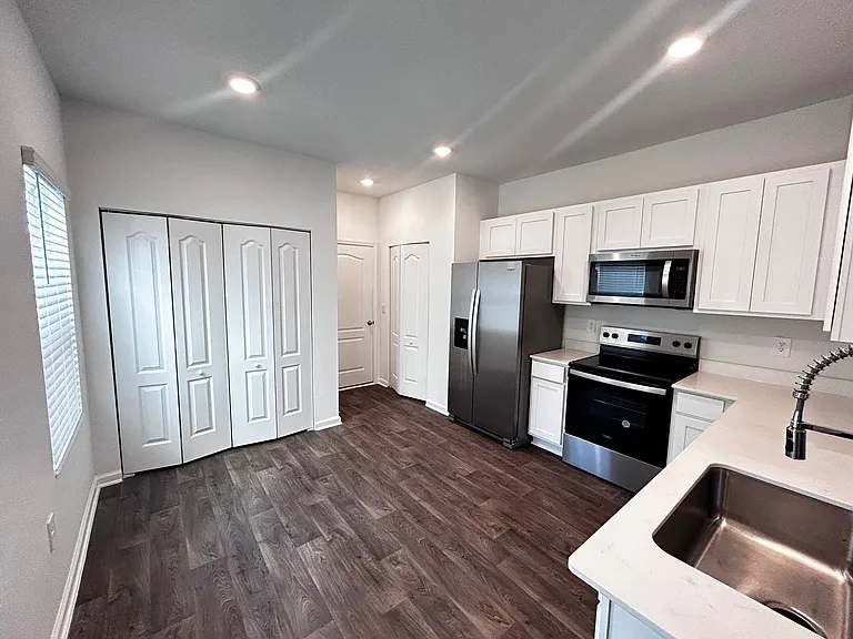9209 Stony Brook Rd — Photo 2