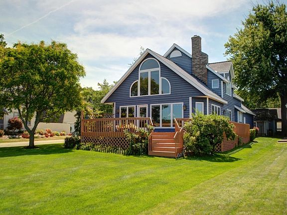 3rd image of 1222 Beach Dr