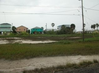 1102 S Magnolia St, Rockport, TX 78382