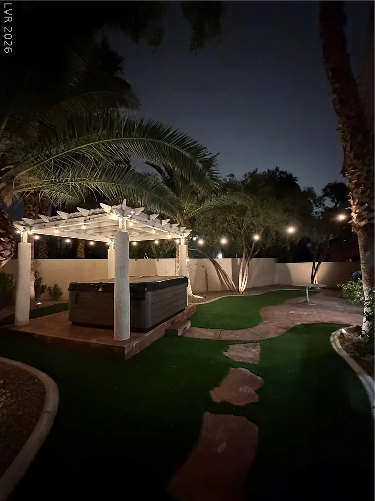 7 bed, 4.5 bath, 4396 sqft, $6,900 — Photo 4