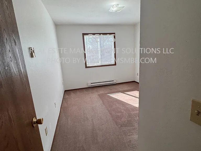 554 E Slifer St — Photo 4