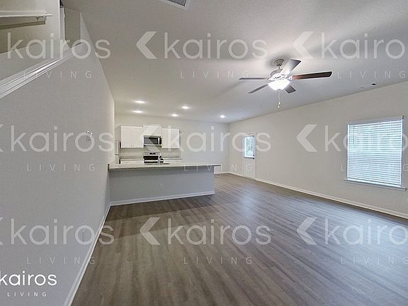 3rd image of 3432 Bridgewood Dr