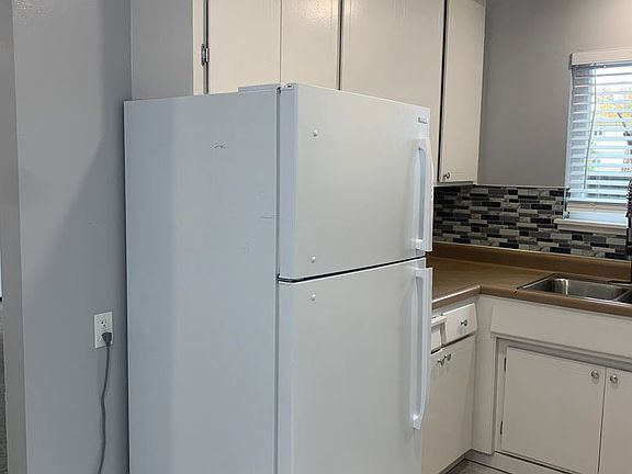 4th image of 931-935 Ravenscourt Ave #1
