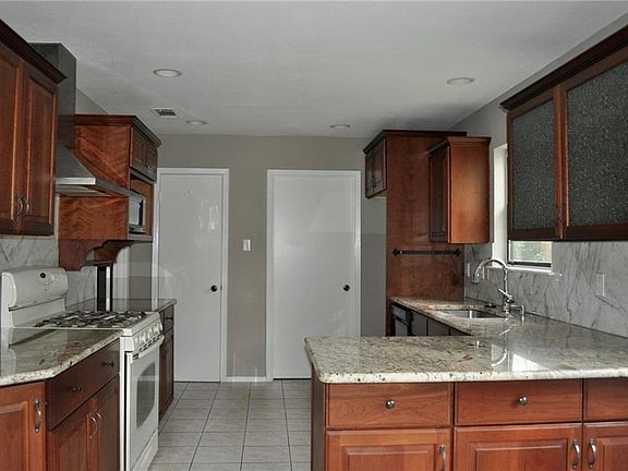 5th image of 4807 White Elm Dr