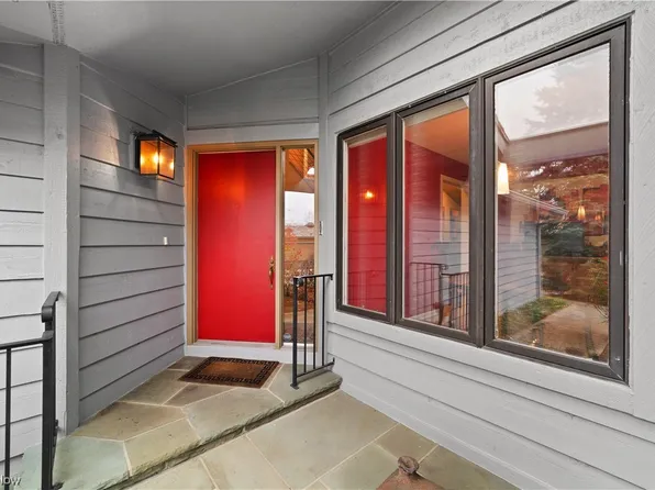 3845 Lander Rd Unit 2, Chagrin Falls, OH 44022