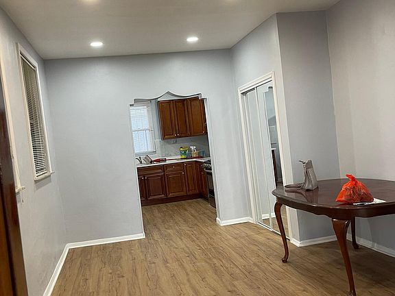 4th image of 917 Snyder Ave