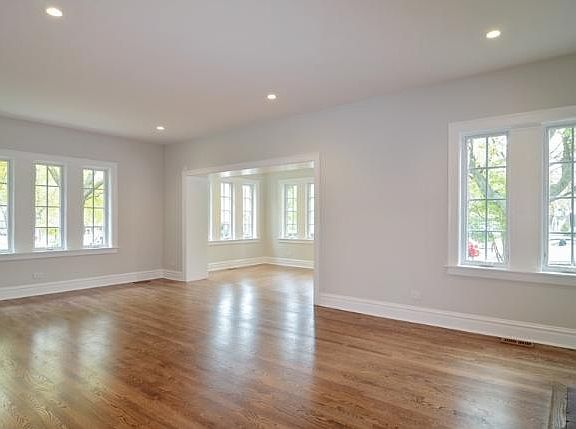 4th image of 1520 W Elmdale Ave