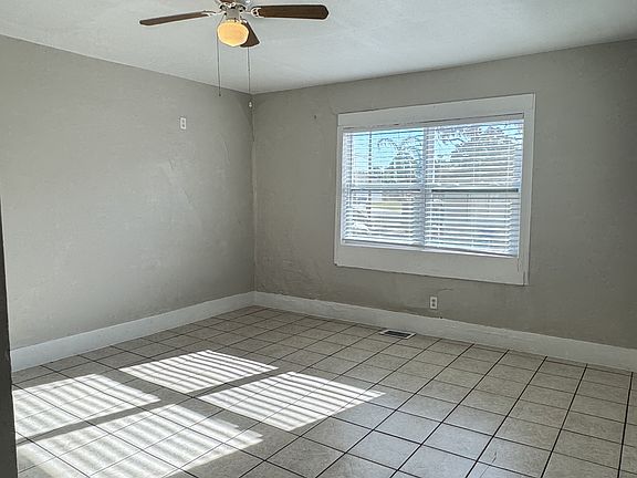 4th image of 4262 Greenwood Ave