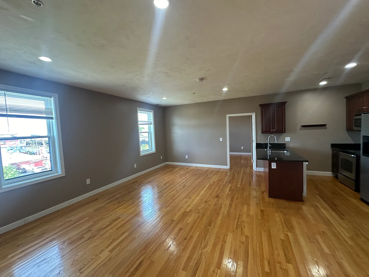 2 bed, 928 sqft, $3,725 — Photo 3