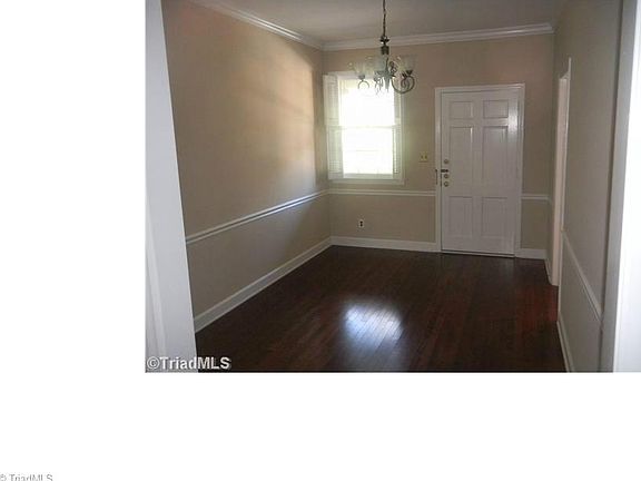 2nd image of 1833-A20 Banking St