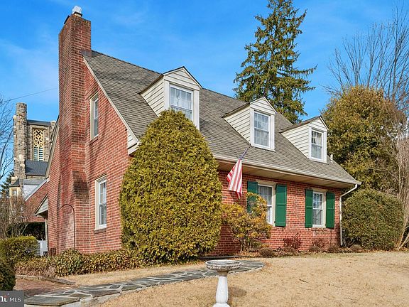 2nd image of 201 Barrie Rd