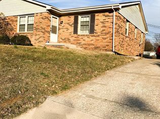 3194 Yellowstone Pkwy #B, Lexington, KY 40517