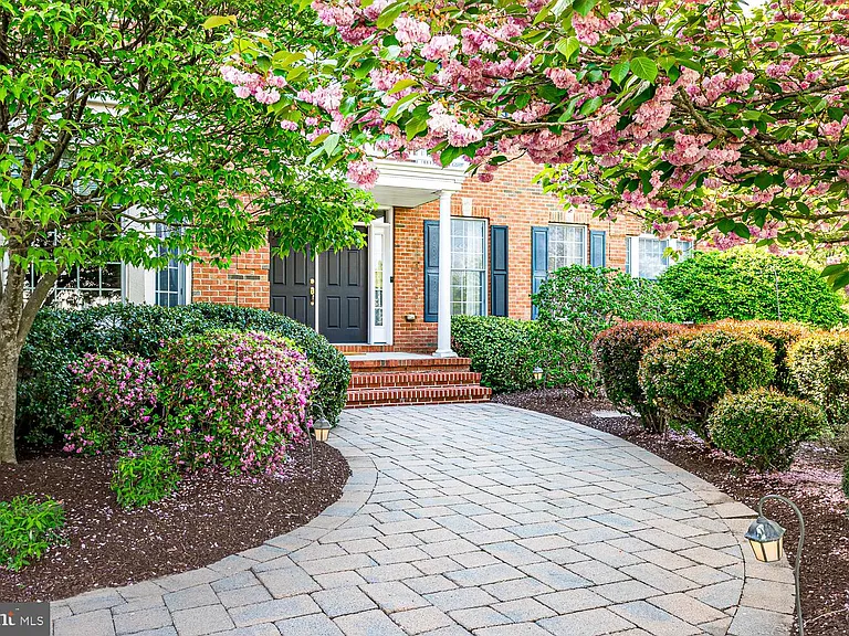 5 Erin Ct — Photo 2