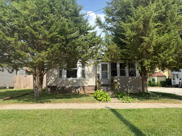 209 Sherman Pl, Waukegan, IL 60085