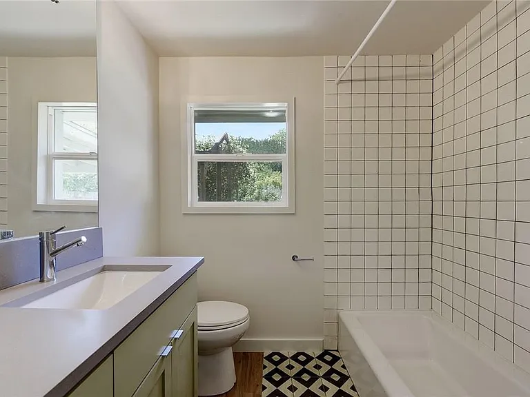 4804 Menchaca Rd — Photo 24