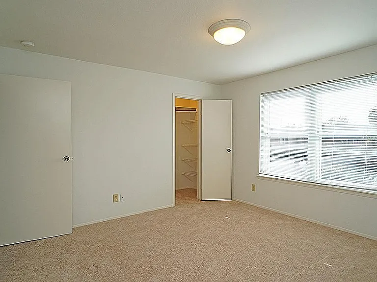7659 Cambridge St — Photo 10