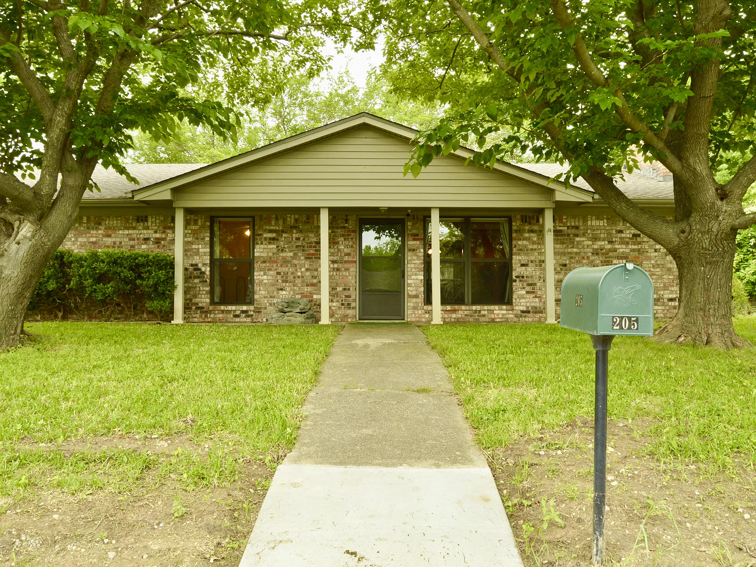 205 Texoma Dr — Photo 1