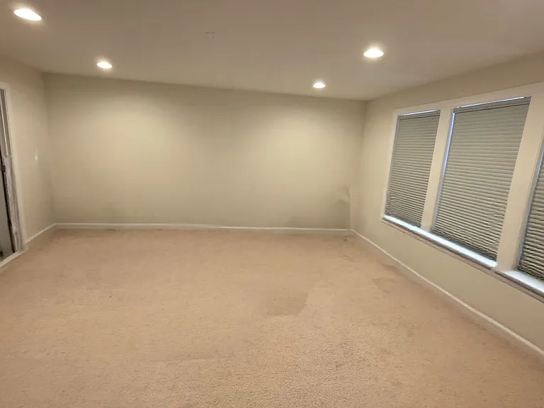 4118 Elmwood St — Photo 10