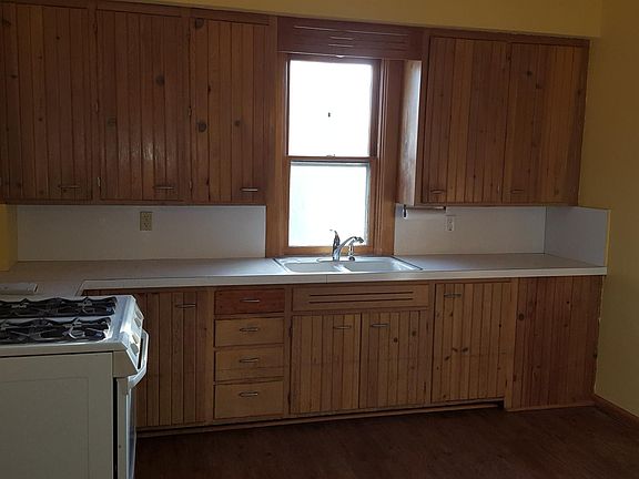 3rd image of 540 4th St NE