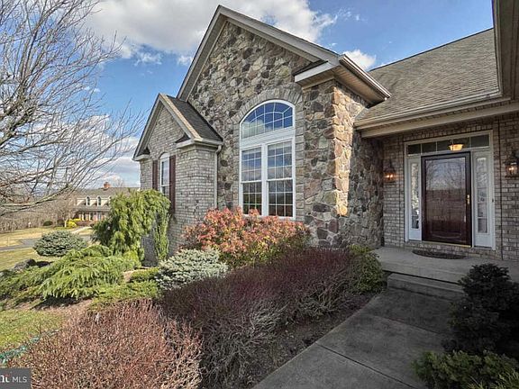 3rd image of 6705 Christmasberry Ct