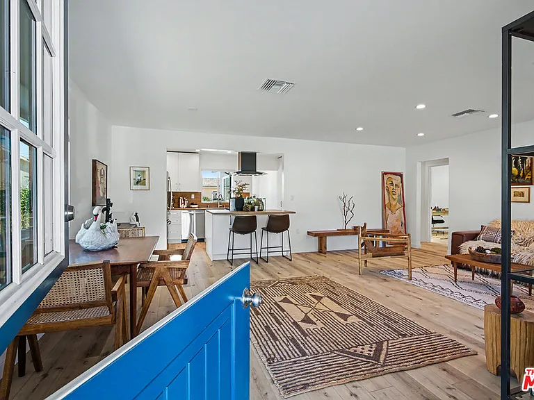 4026 Baywood St — Photo 2
