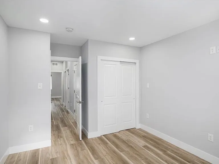 23 E Silver St #2 — Photo 10