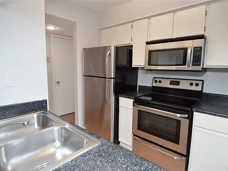 8722 Mallard Reserve Dr #102 — Photo 7