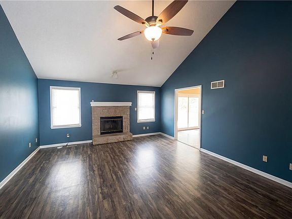 3rd image of 1703 Park Ln