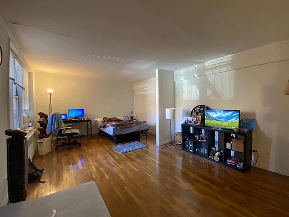 4th image of 144-30 Roosevelt Ave #204
