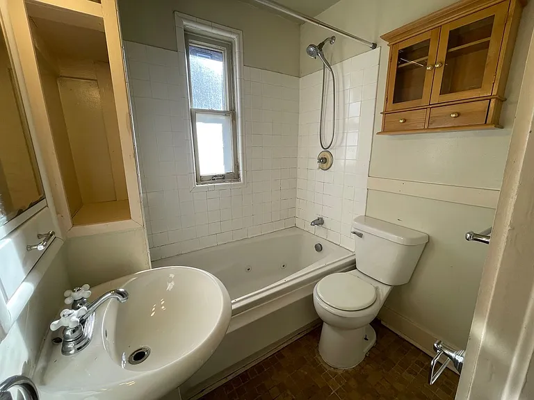 202 S 18th Ave E — Photo 18