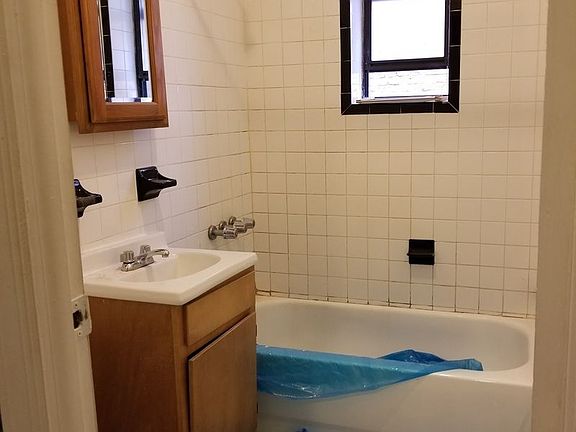 4th image of 35 Linden Blvd APT D3
