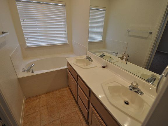 5th image of 8109 Hilliard Ave