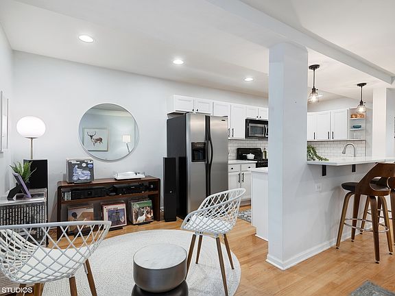 4th image of 3743 N Wilton Ave #G