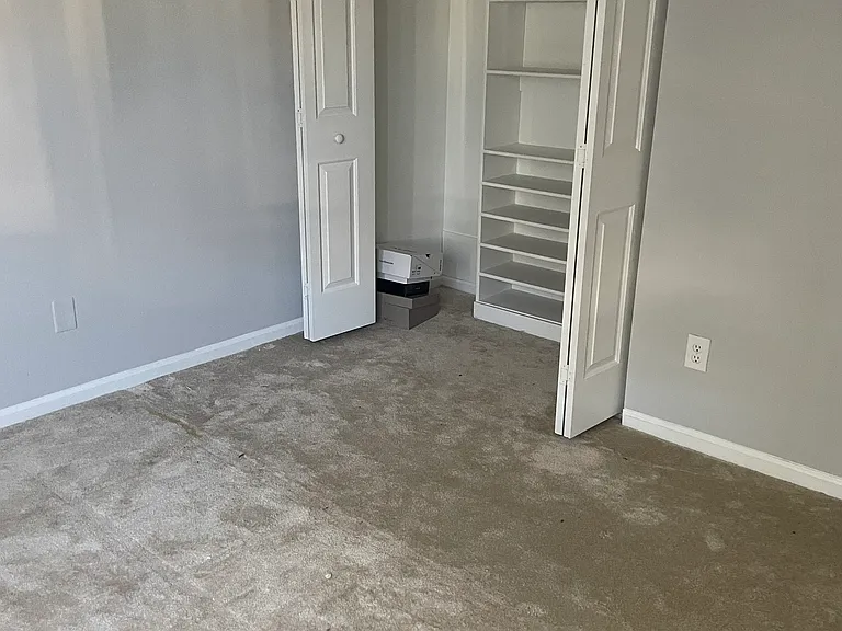 529 Darby Glen Ln — Photo 2