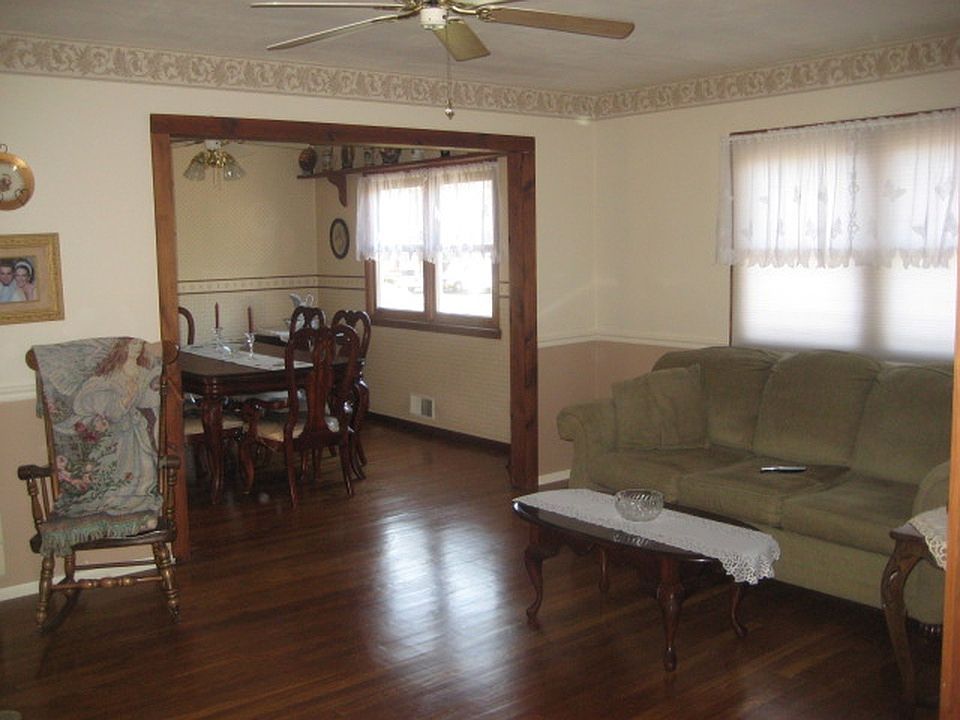 1st image of 49 Sunflower Dr