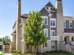 63 W Kennedy Ln #901, Hinsdale, IL 60521