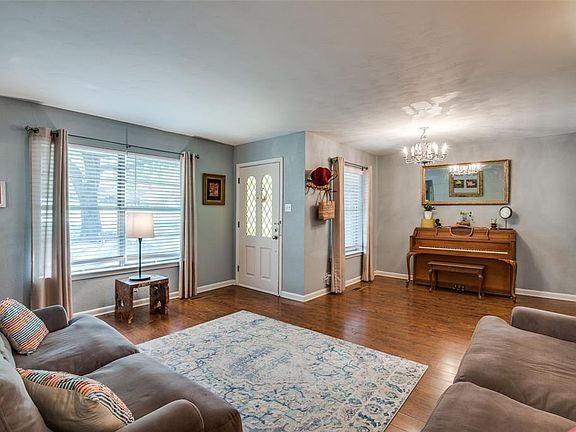 5th image of 1019 E Windsor Dr