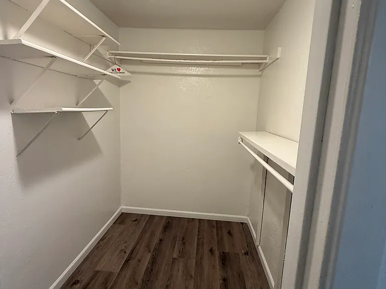 819 Sandalwood Ln — Photo 13
