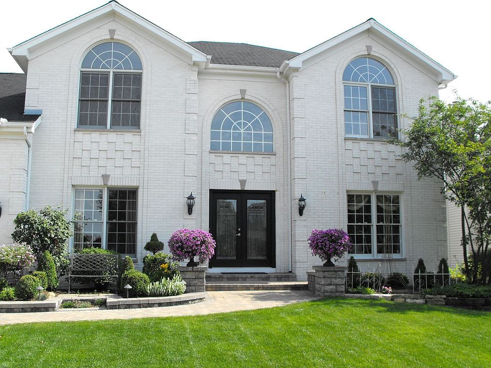 Stunning Curb appeal 