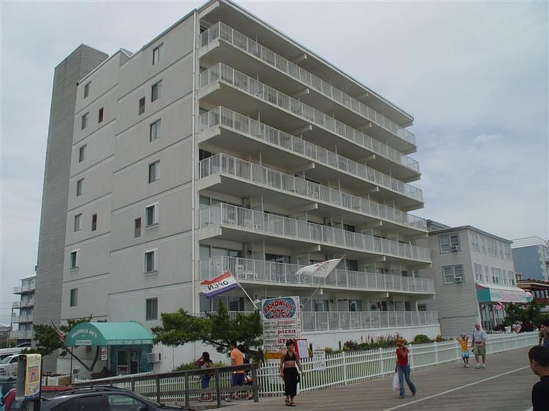 on the Boardwalk at 4th St