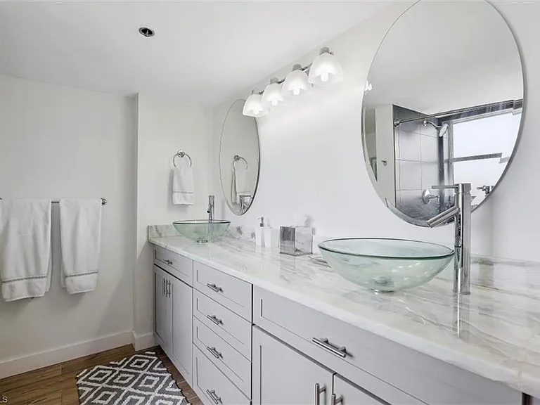 5501 Heron Point Dr #501 — Photo 13