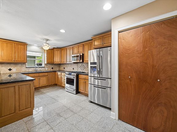 3rd image of 5542 Holly St APT 204