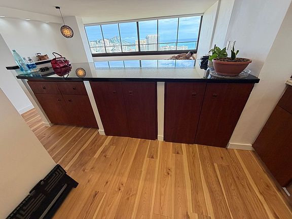 5th image of 1910 Ala Moana Blvd APT 35C
